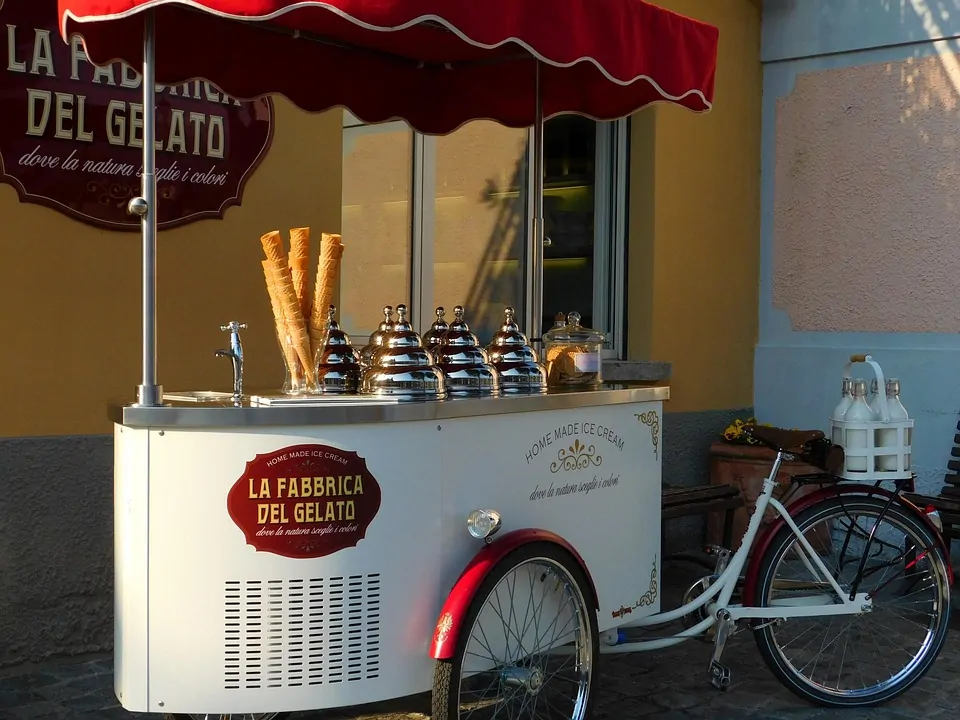 Gelato display and serving
