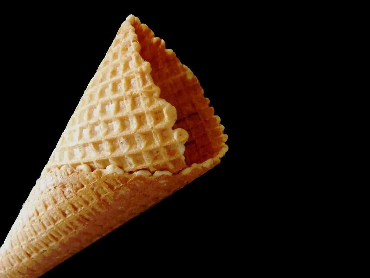 Ice cream equipment and serving