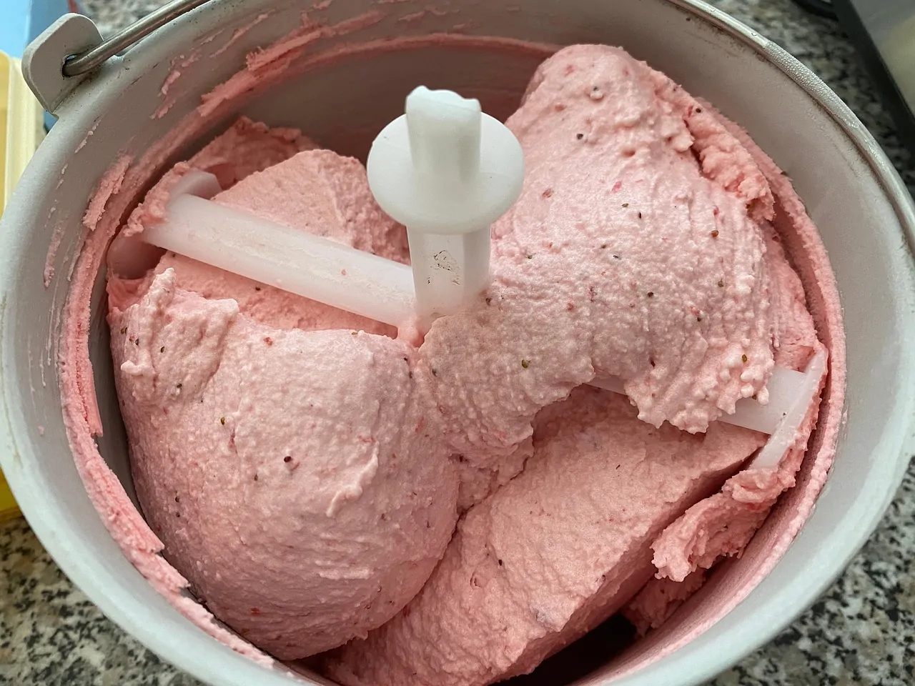 Ice cream equipment and serving